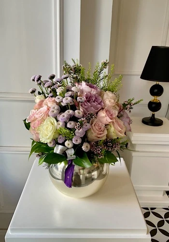 Top Vazoda Gül Aranjmanı