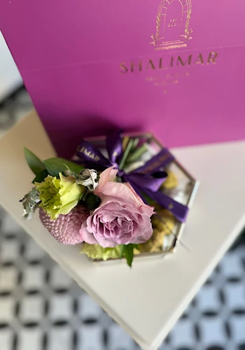 Silver Çerçeveli Cam Kutuda Çikolata