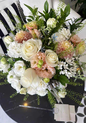 Top Vazoda Beyaz Somon Aranjman